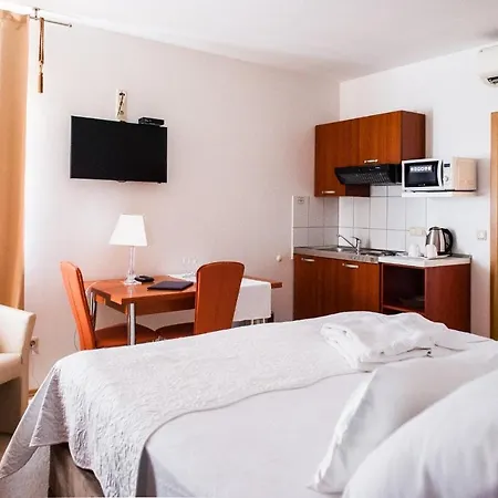 And Anka - With Open Jacuzzi Guest house