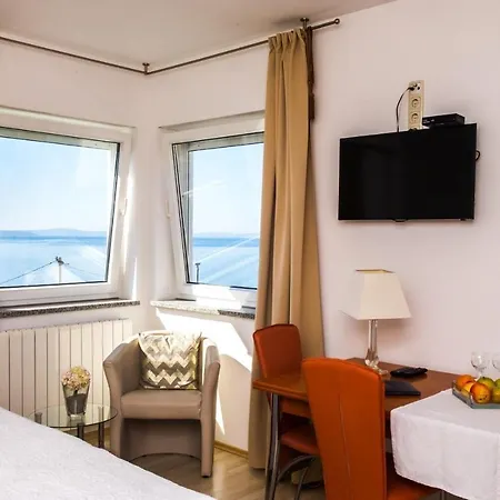 And Anka - With Open Jacuzzi 3* Podstrana