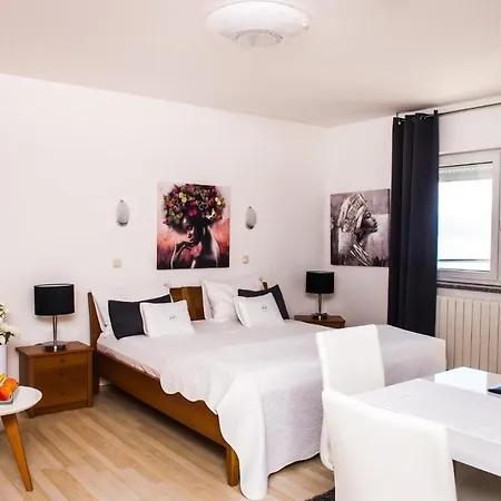 And Anka - With Open Jacuzzi 3* Podstrana